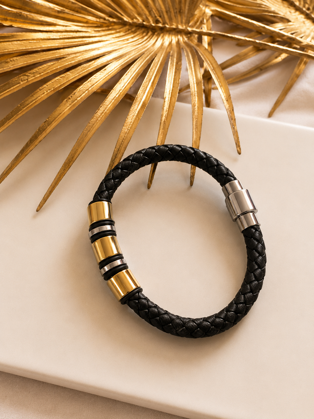 Bracelet souple en cuir tressé et acier inoxydable or et argenté