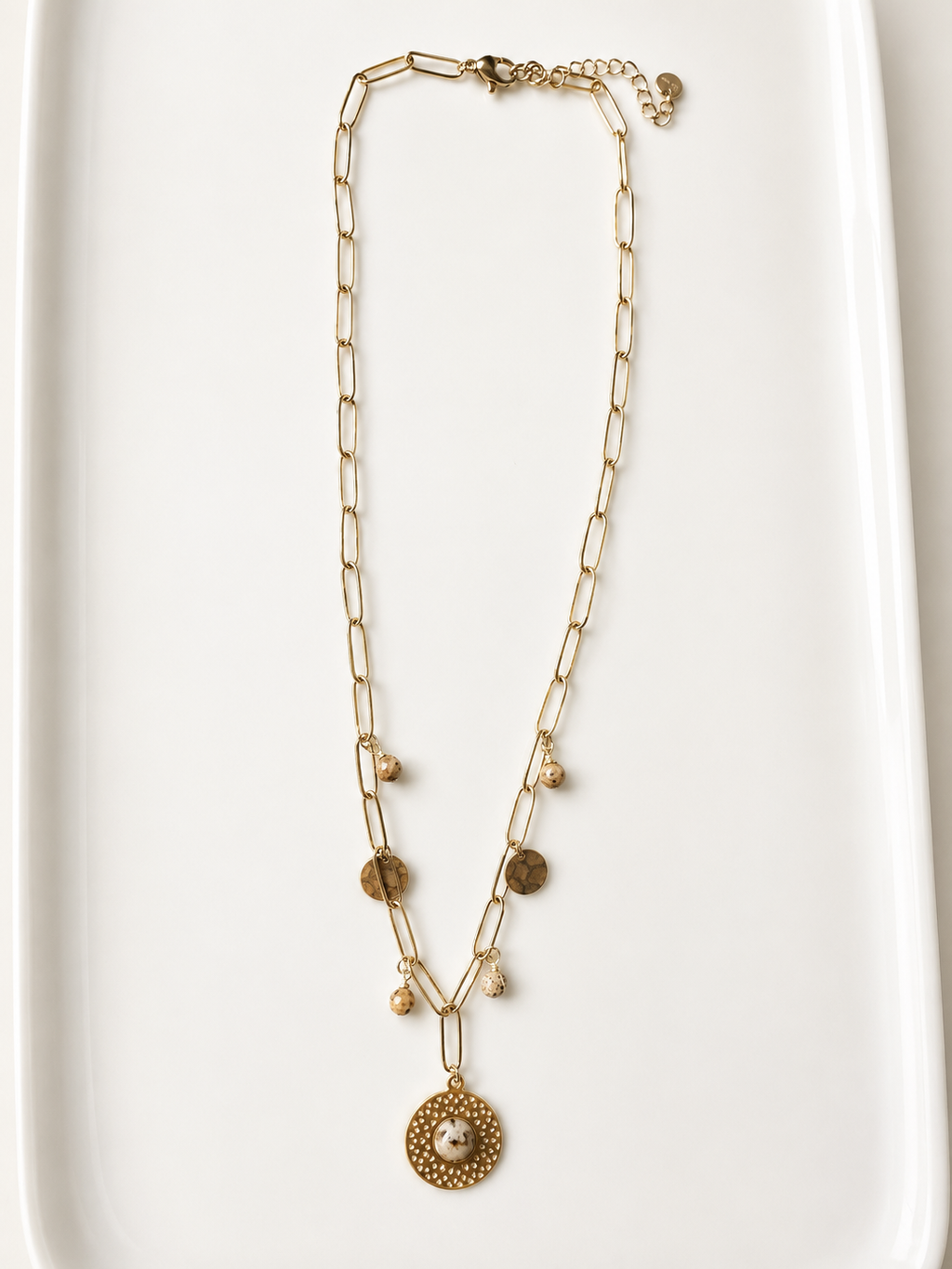 Titre :
Collier Doré Élégance Minérale