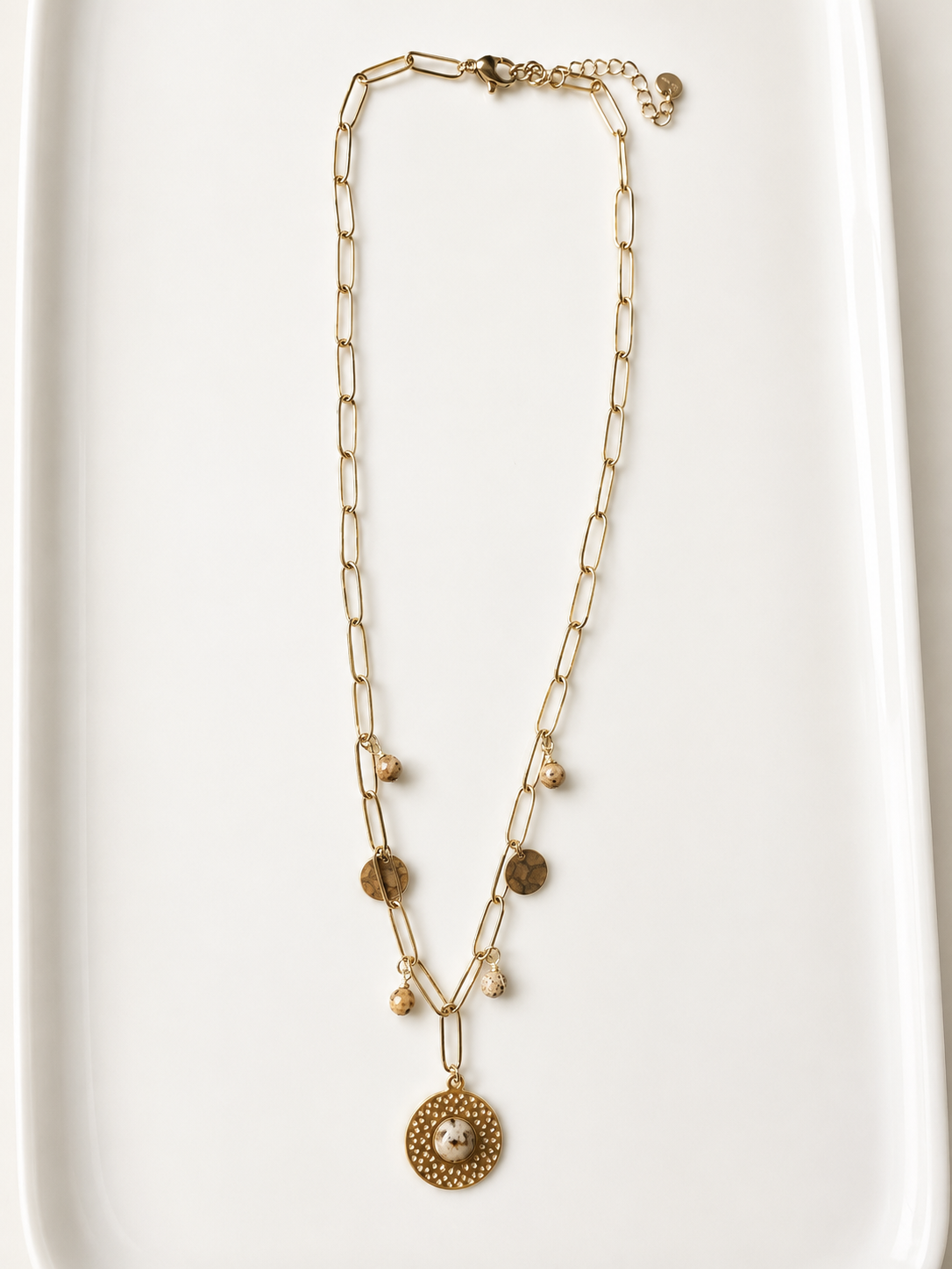 Titre :
Collier Doré Élégance Minérale
