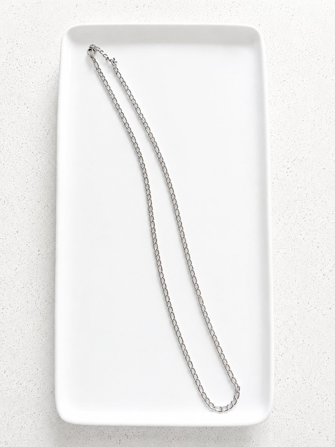 Collier Minimaliste Argenté – Élégance Moderne