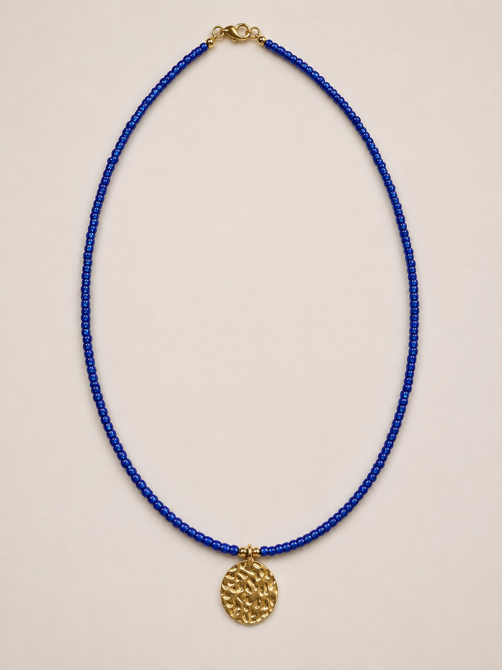 💙 Collier Perles Bleues & Médaillon Doré