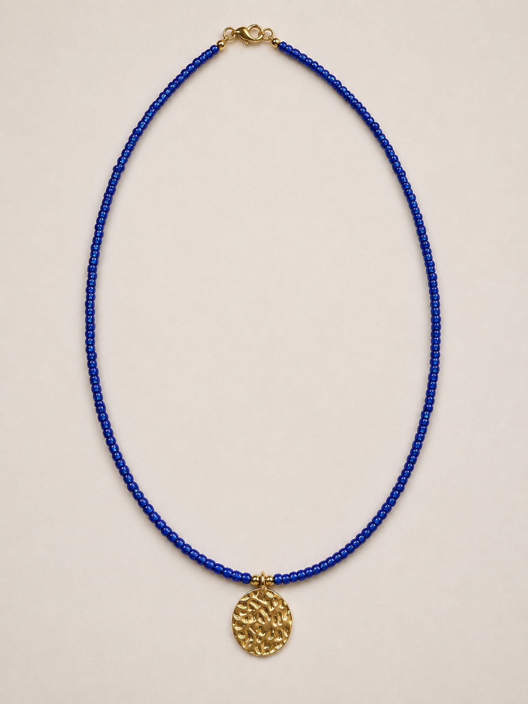 💙 Collier Perles Bleues & Médaillon Doré