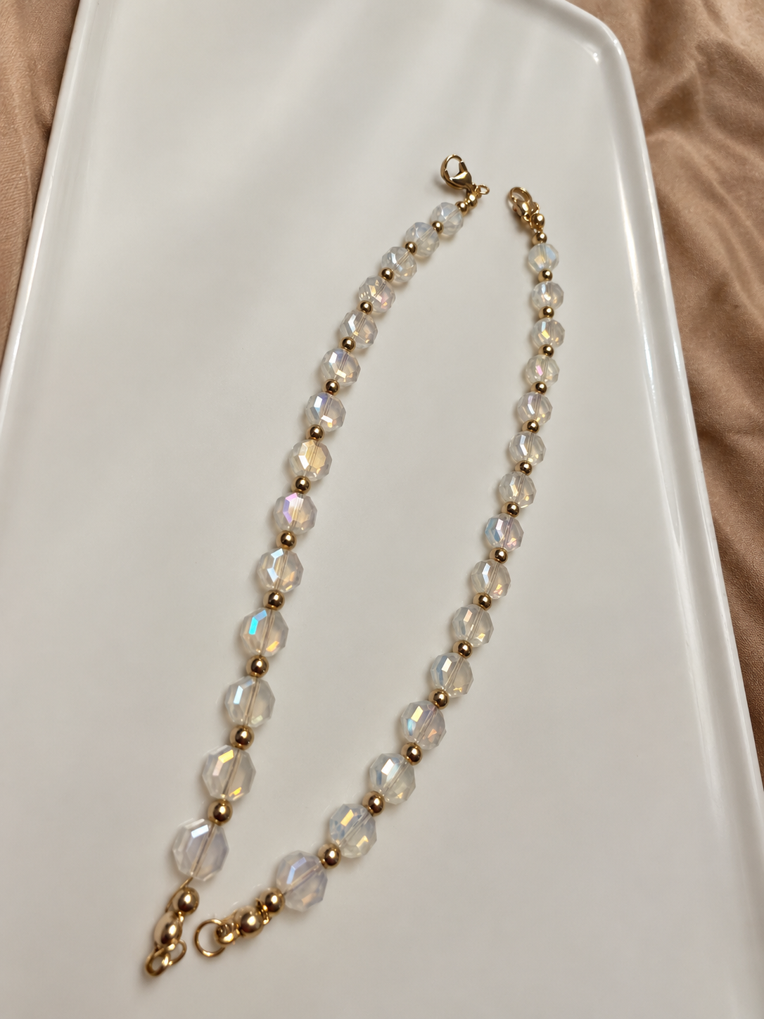 Bracelet Éclat Opalin – Perles Facettées & Dorées
