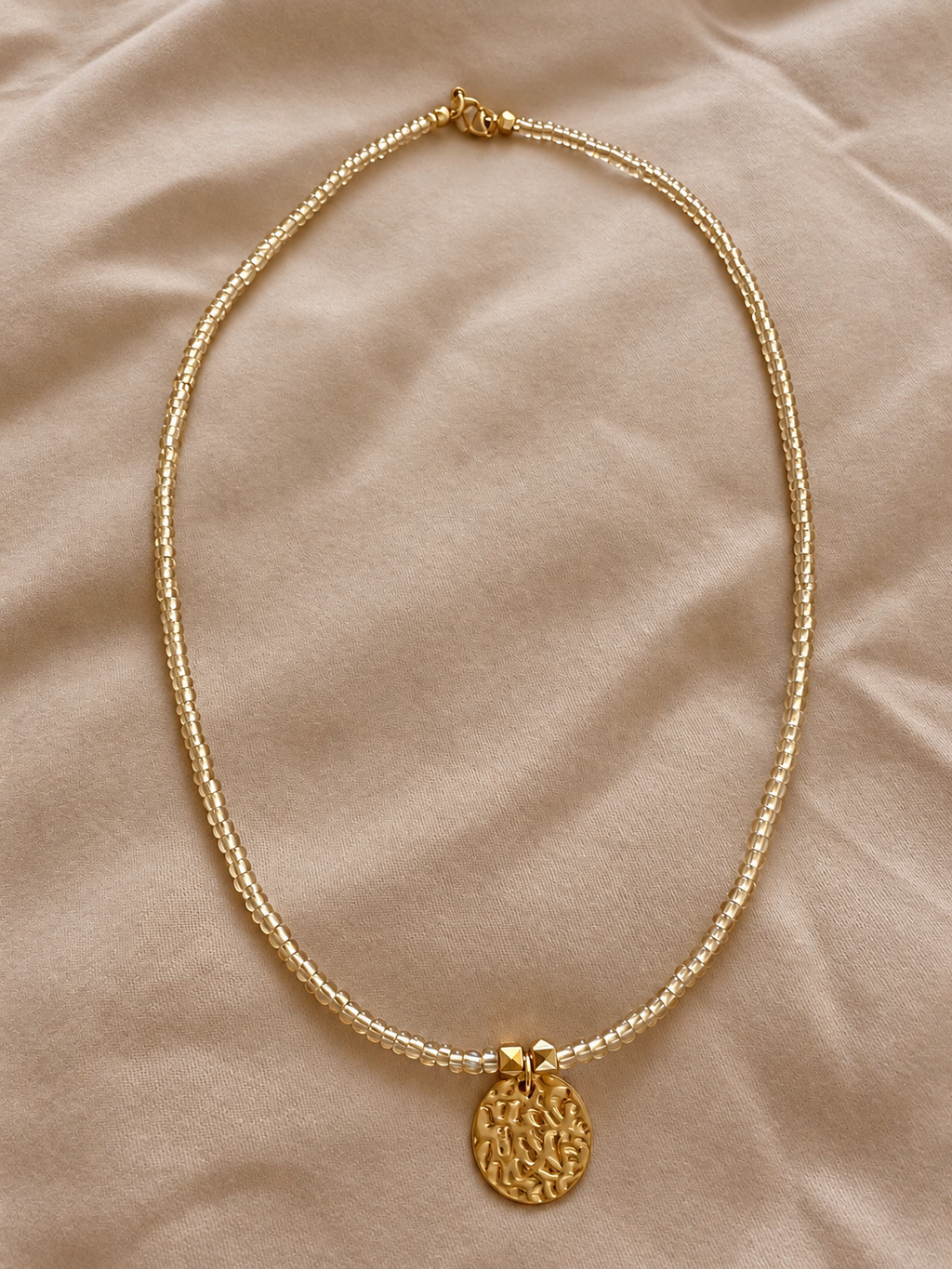 💙 Collier Perles Bleues & Médaillon Doré