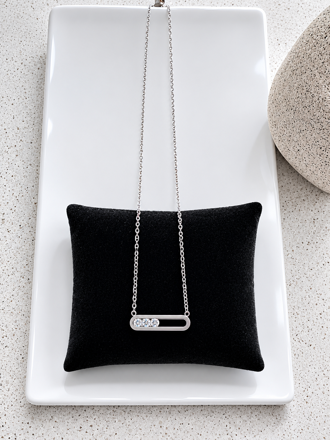 Collier Élégance Minimaliste en Zircons et acier inoxydable